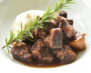 %e8%b1%9a%e8%82%a9%e3%83%ad%e3%83%bc%e3%82%b9%e3%81%ae%e8%b5%a4%e3%83%af%e3%82%a4%e3%83%b3%e7%85%ae%e8%be%bc%e3%81%bf%e3%80%80%e6%a0%b9%e3%82%bb%e3%83%ad%e3%83%aa%e3%81%ae%e3%83%94%e3%83%a5%e3%83%bc